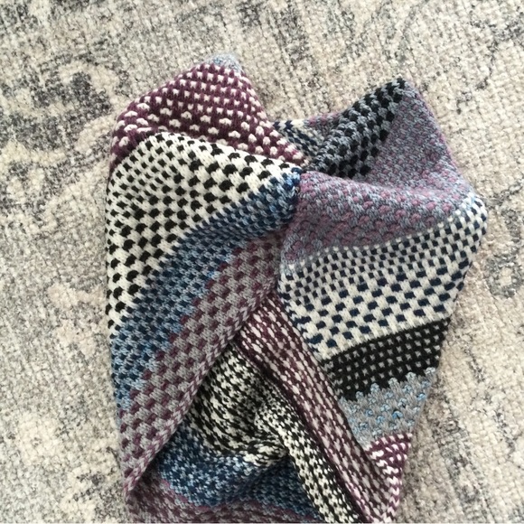 🧶 NWT hand crafted cowl neck warmer Blues greys burgundy creams O/S Peruvi… - Picture 9 of 10